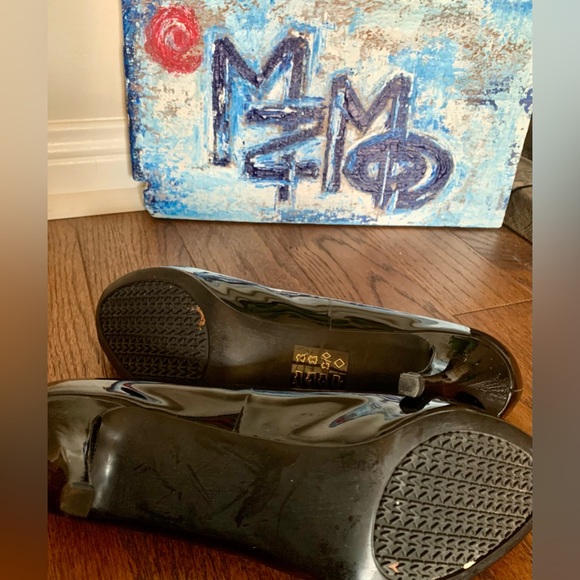 Michael Kors Black Patent Leather Peep-Toe heels. - Picture 11 of 16